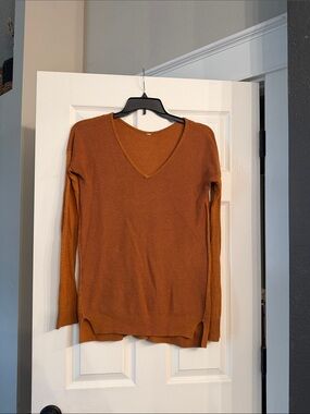 lululemon athletica Women's V-Neck Waffle Knit Sweater - Rust Orange